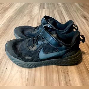 Black Nike sneakers size 12 boys